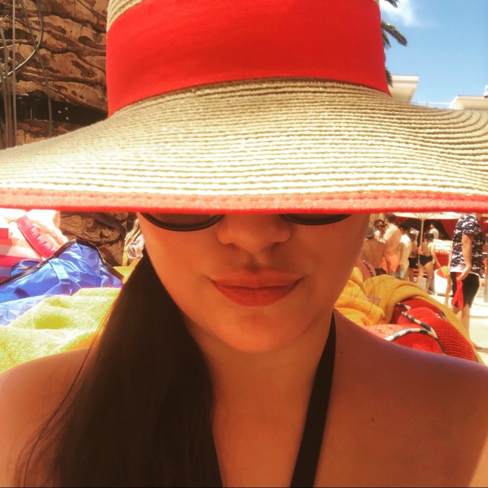 Meet your Posher, Laura